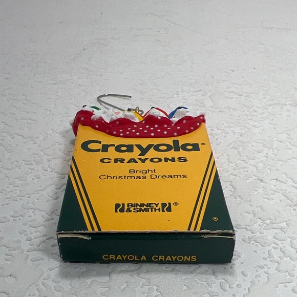 VINTAGE 1987 Hallmark crayola Christmas ornament - Picture 3 of 5